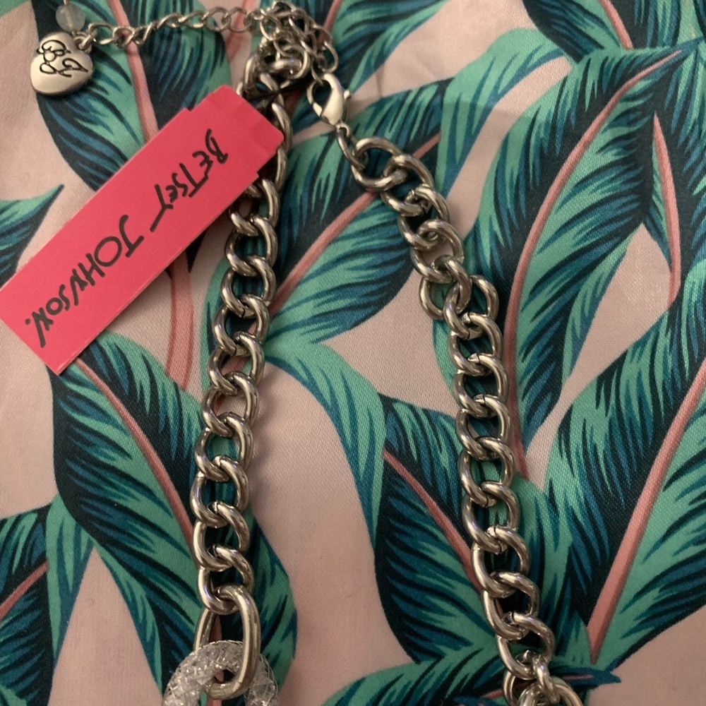 Betsey Johnson Necklace - Picture 4 of 4